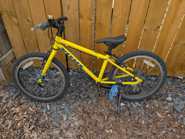 Vitus 20 Youth Bike with Two Extra Tires, 7 Speeds in Kids in Edmonton - Image 2