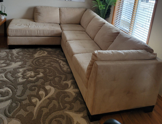 Beautiful Sectional Sofa - in Two Sections - Like New! in Couches & Futons in Calgary - Image 2