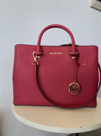 Beautiful magenta Michael   Kors leather bag   with gold trim