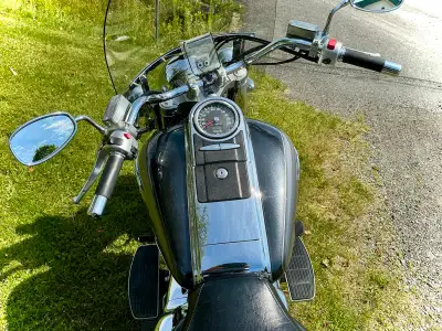 2008 Suzuki Boulevard VL 1400 SE. 23,500 km, Excellente conditions Cette moto est idéale pour les pi...