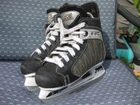 Junior CCM GENUINE Ice Hockey Skates Size 10 J VGC