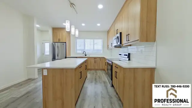 3 Bedroom / 2.5 Bathroom MAIN SUITE in SW Edmonton with Garage