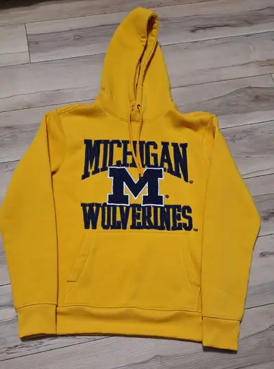 Show your Wolverine pride with this size medium Michigan hoodie, featuring the iconic 'Michigan' and...