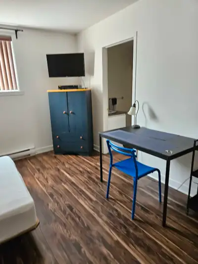 1  1/2 à louer TRAVAILLEUR EXTÉRIEUR ou STAGIAIRE