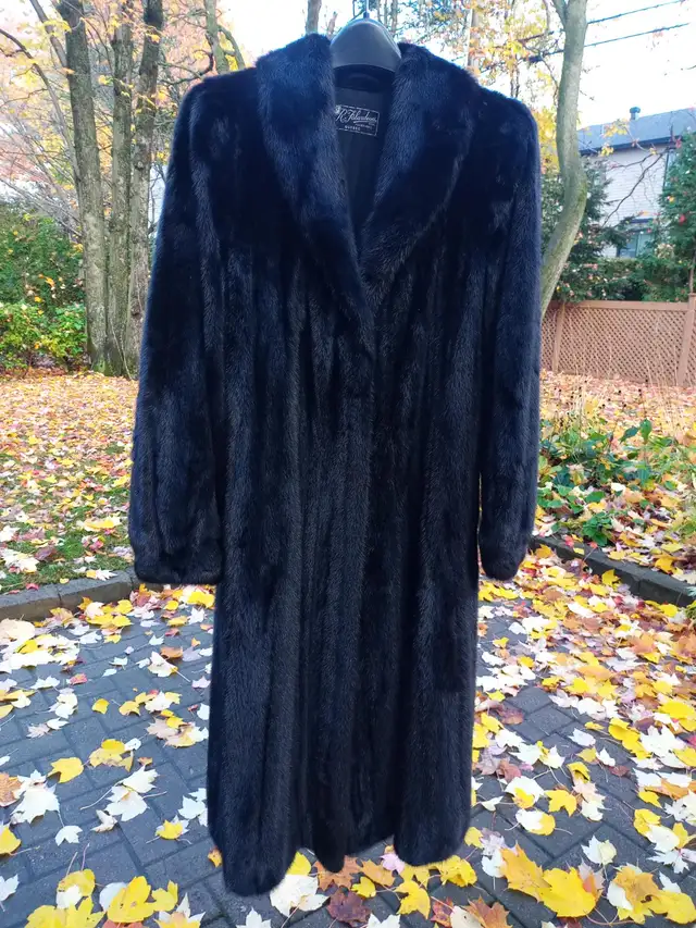 Manteau de vison de couleur noire in Women's - Tops & Outerwear in Québec City - Image 2
