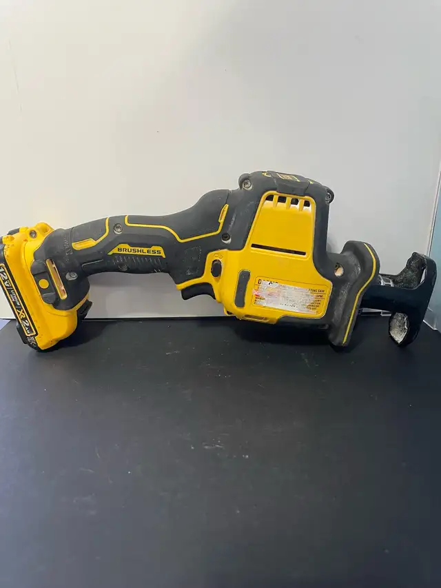 DEWALT RECIPROCATING SAW W/12V 2A BATTERY DCS312 in Other in City of Toronto - Image 3