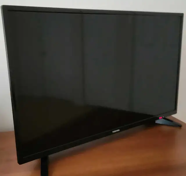 Toshiba 32" TV in TVs in Dartmouth - Image 2