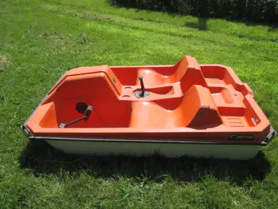Contour Pedal Boat In excellent condition, was used very little Joy stick steering,positive Buoyancy...