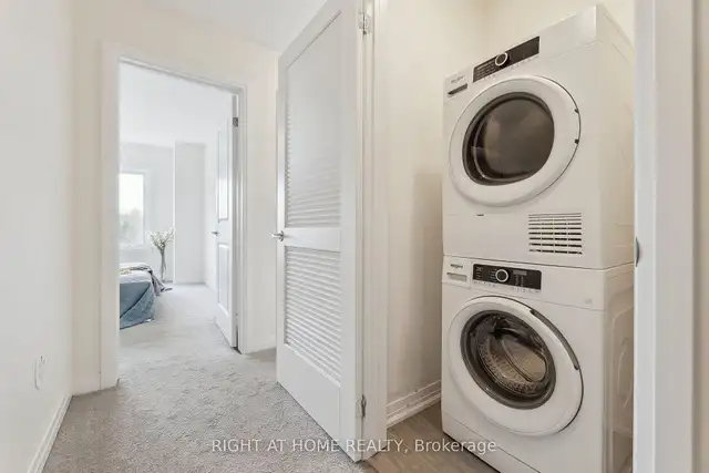 3 Bedroom Townhouse Overlooking Green space for Sale! in Condos for Sale in Oshawa / Durham Region - Image 13
