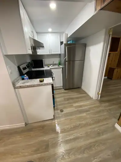 Main level Room is available from today at Port Credit, Mississauga. Walking distance to the bus sto...