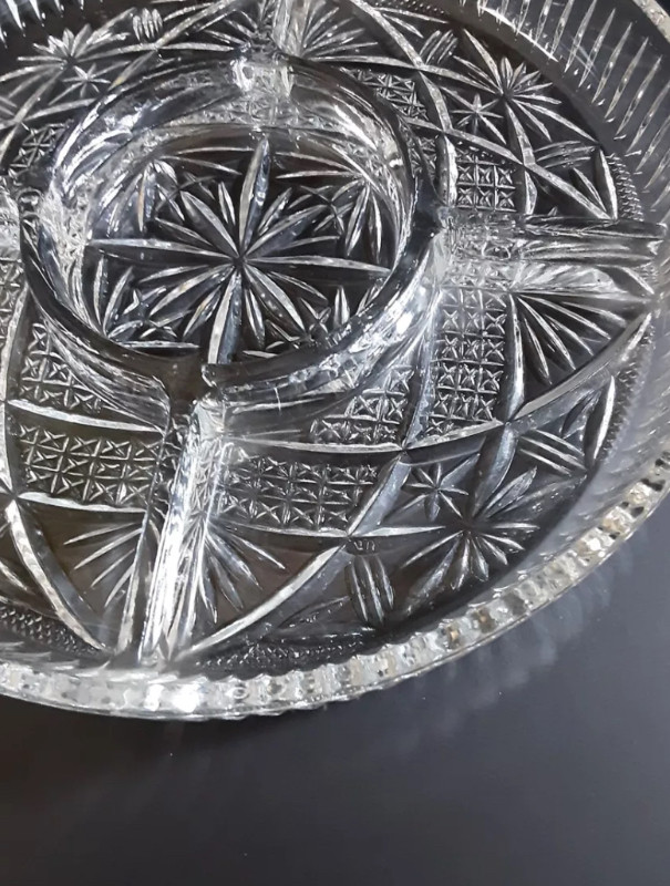 Vintage Heavy Crystal Divided Pickle Dish 9 1/4" Elegant Glass in Arts & Collectibles in Sudbury - Image 3