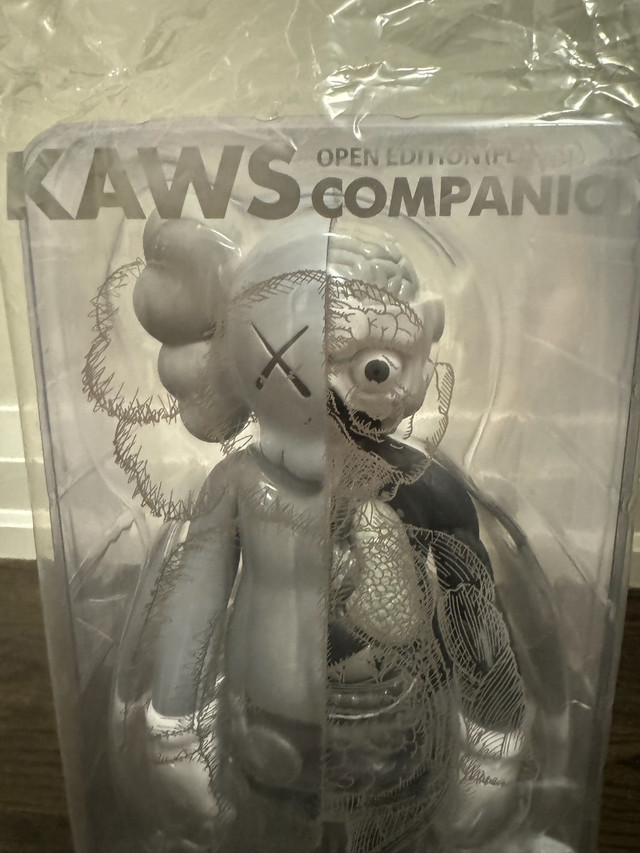 BNIB KAWS Companion Flayed Open Edition Vinyl Figure Grey in Arts & Collectibles in Markham / York Region - Image 3