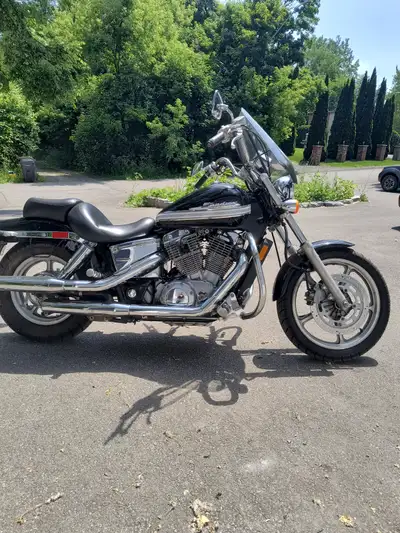 ****PAR TÉLÉPHONE S.V.P*** 5I4-9'1'2-2'2'1'2*** HONDA SHADOW 1100 XTRA PROPRE . ESTHÉTIQUE ET MÉCANI...