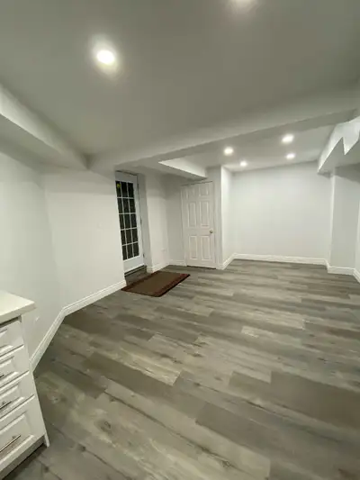 1 Bed | 1 Bath Basement Apartment – $1450 + 30% utilities Clean and spacious basement unit with: - 1...