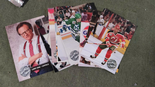 Vintage 1992 hockey cards in Arts & Collectibles in Ottawa - Image 2