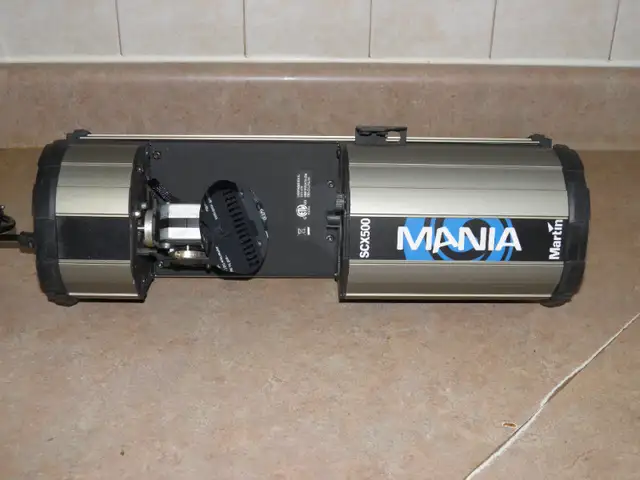 Martin Mania SCX 500 Scanner Lighting Effects. Club, Bar, DJ in General Electronics in City of Toronto - Image 4