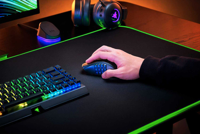 Brand New RAZER NAGA V2 PRO - eSports Gaming Mouse, Hyperscroll  in Mice, Keyboards & Webcams in Edmonton - Image 3