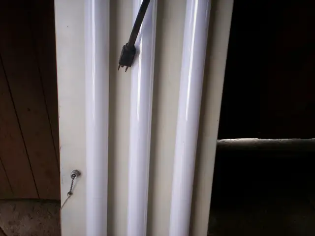 Two - 4' Fluorescent light fixtures in Indoor Lighting & Fans in Annapolis Valley - Image 6