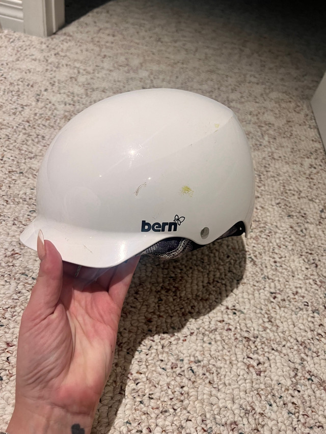 Bern helmet  in Snowboard in Edmonton - Image 2