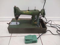 Sewing machine with case (please read)