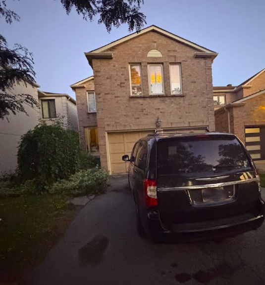 $400K Spread Vaughan Detached. Easy Reno. Only $899K!