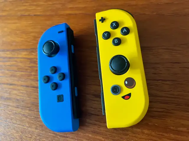 Nintendo Switch Joy-Con Fortnite Edition in Nintendo Switch in St. Catharines - Image 6