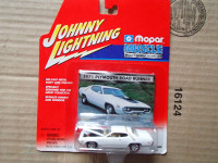 1:64 Johnny Lightning MOPAR Muscle R3 1971 Plymouth Road Runner