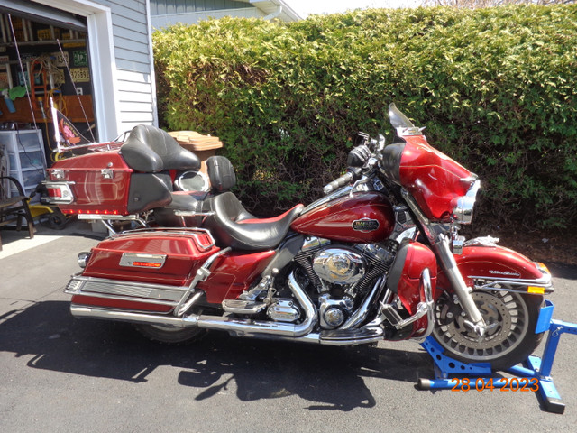 2009 Harley-Davidson FLHTCU avec reculon mécanique et extras dans Routières  à Longueuil/Rive Sud