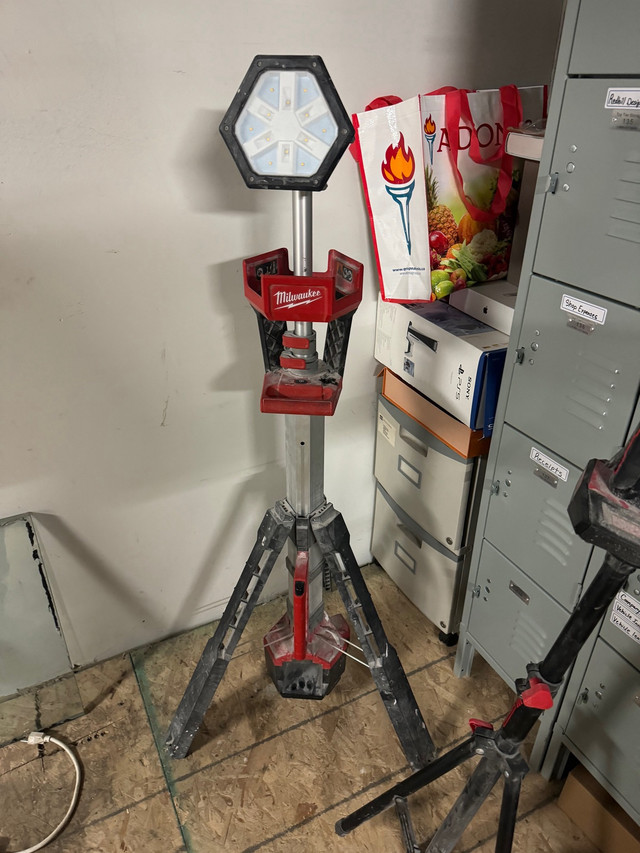 Milwaukee stand up light -used in Power Tools in Hamilton - Image 2
