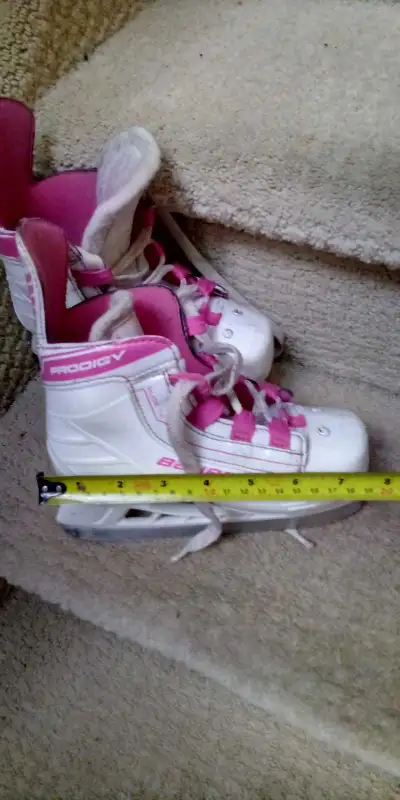 Girls skates, View more