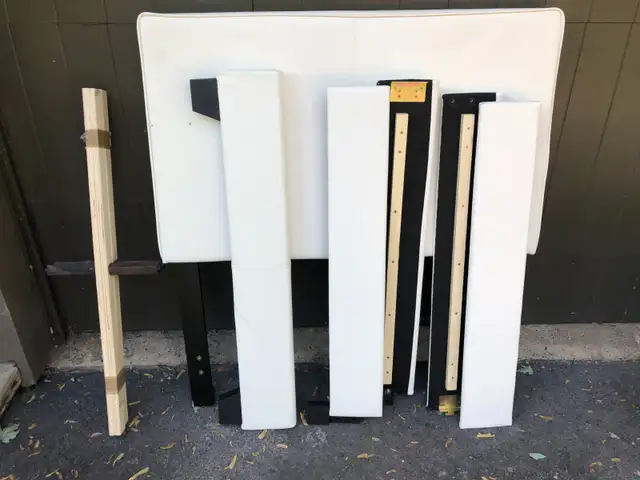 Base et tête de lit simple blanc crème in Beds & Mattresses in Laval / North Shore - Image 2