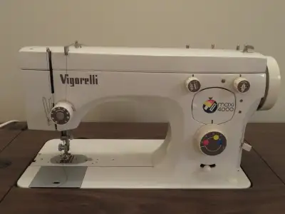 Machine à coudre Vigorelli, meuble et chaise, View more