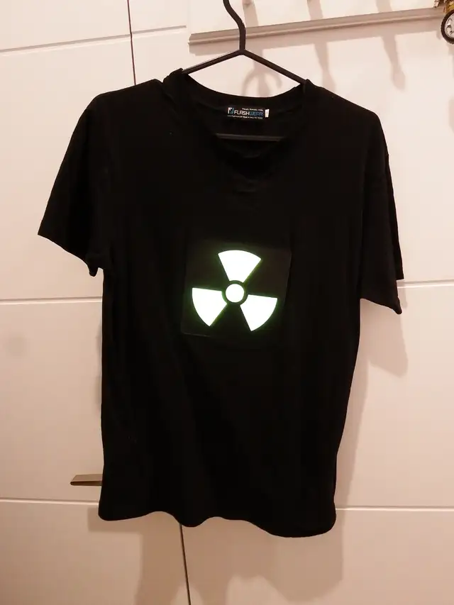 Size: Small Déguisement d'Halloween Allume avec la music T-Shirt in Costumes in Sherbrooke - Image 5