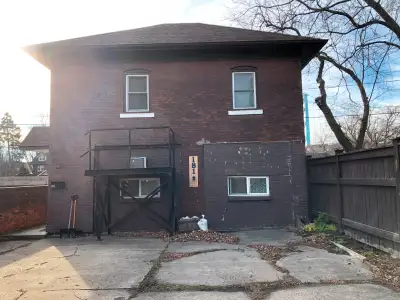 Apartment Available Near University