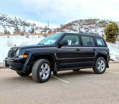 Very well used 2015 Jeep Patriot Sport 4wd 2.4L cylinder. 373,000~ Kms. Needs head gasket and transf...
