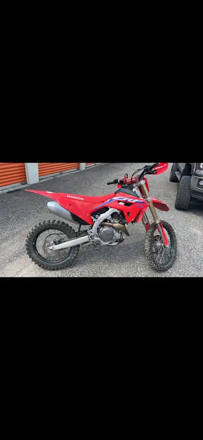 Dirtbike for Sale, very low hours less than 100 don’t use it much anymore making some room 6500$ obo...