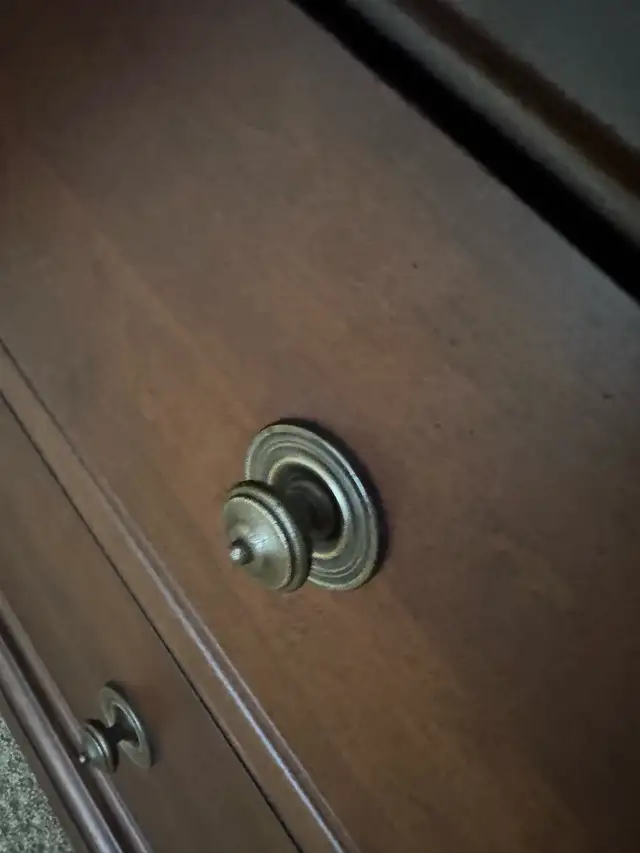 GH Johnson’s wardrobe in Dressers & Wardrobes in Oakville / Halton Region - Image 5