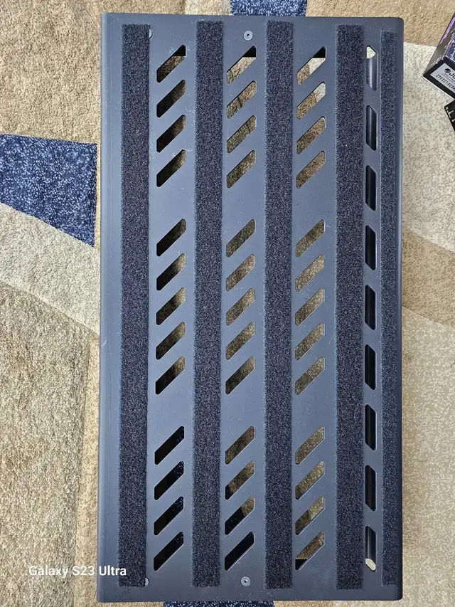 Gator GPB-XBAK-1 Extra Large Aluminum Pedal Board W/ Carry Bag in Amps & Pedals in Windsor Region - Image 6