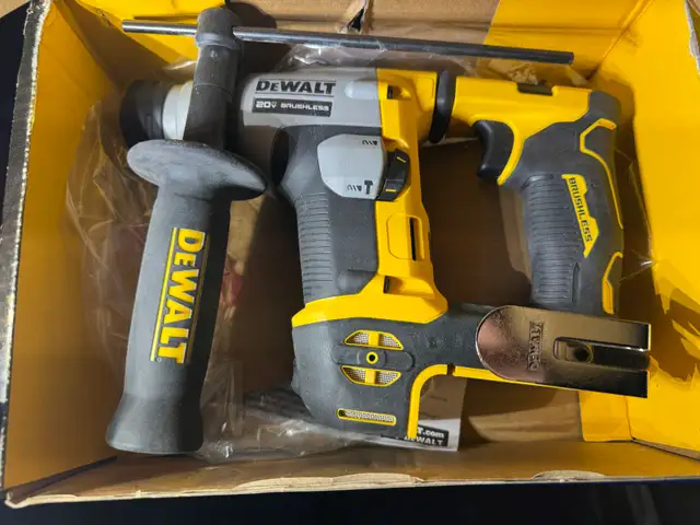 dewalt atomic SDS hammer drill in Power Tools in Oakville / Halton Region - Image 4