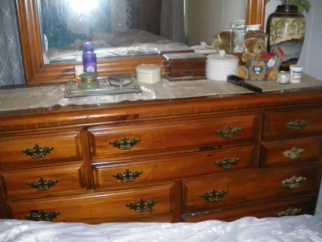 Bedroom Dresser with mirror in Dressers & Wardrobes in Peterborough - Image 2