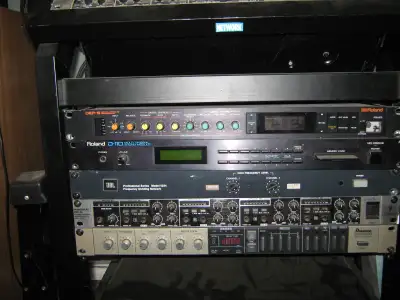 ibanez DMD 2000 digital delay and effects 150$ Roland D110 sound module w/expansion card ther are dr...