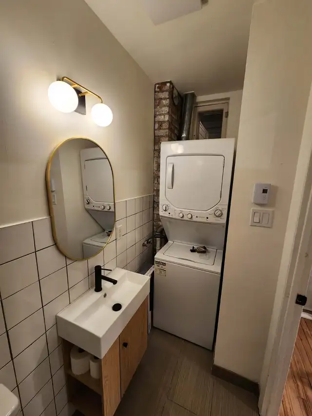 Dispo et Octobre Gratuit ! Super 3 1/2 rénové. 5 electro INCLUS in Long Term Rentals in City of Montréal - Image 6