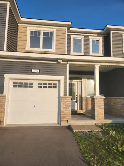 VERY BEAUTIFUL 3 BDRM TOWNHOME - RENT NEAR CANADIAN TIRE CENTRE