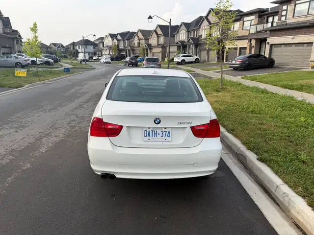 BMW 323i 2011 523046199398901764