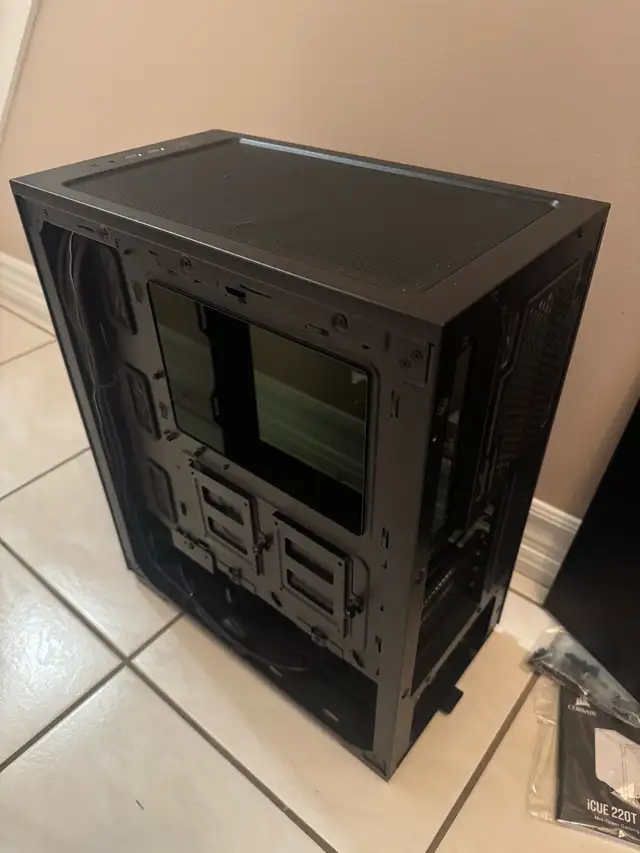 Corsair ICUE 220T Case in Desktop Computers in Oakville / Halton Region - Image 8