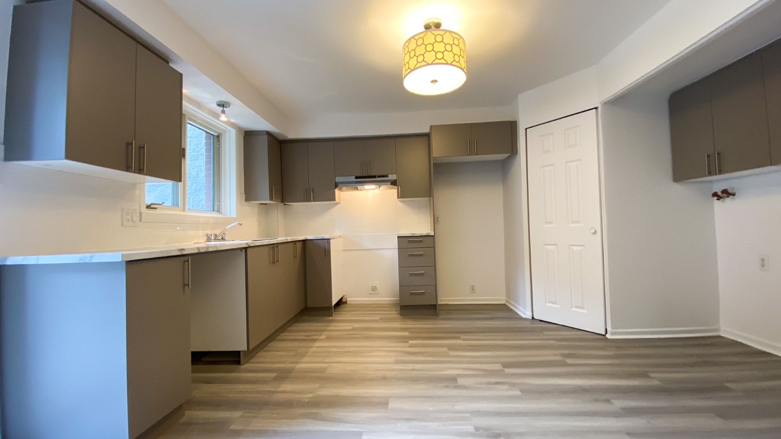 Beau 5 1/2 rénové avec jardin et stockage (chambre double) DISPO — photo 2
