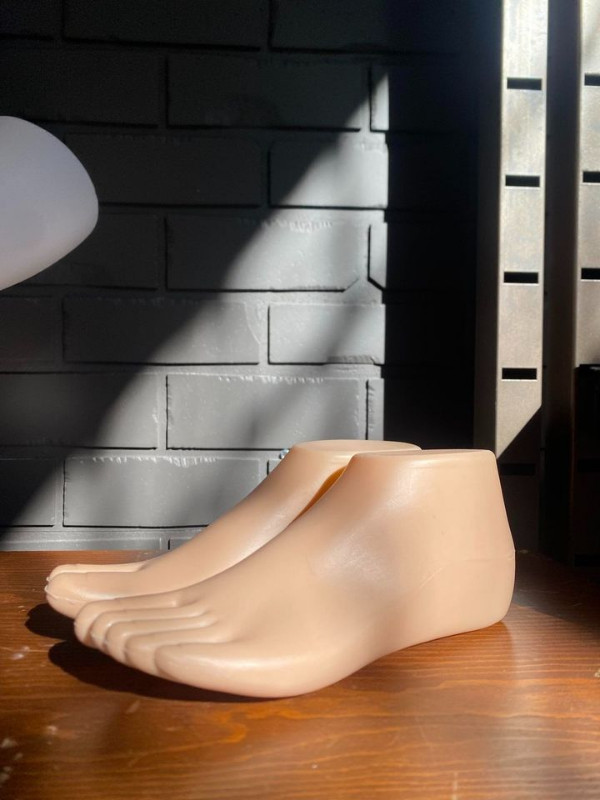 NUDE FEET DISPLAY (PAIR) $10 in Other Business & Industrial in City of Toronto - Image 2