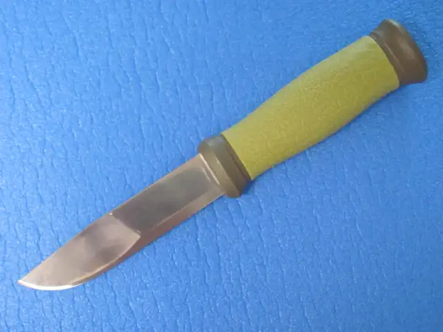 MORA 2000 FIXED BLADE KNIFE (Dwight-Muskoka) in Fishing, Camping & Outdoors in Muskoka - Image 3