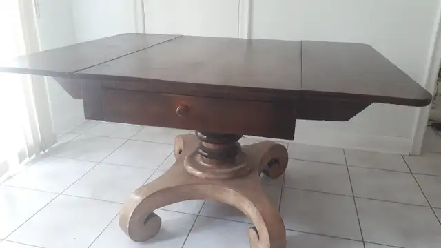 Antique dining table set in Dining Tables & Sets in Kingston - Image 4