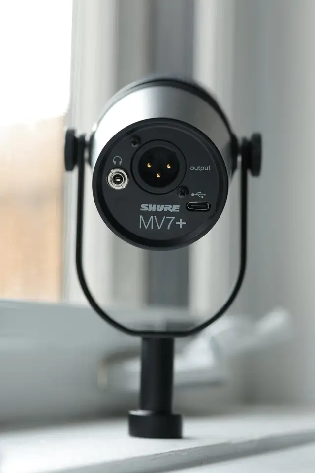 Shure mv7+ mic in Pro Audio & Recording Equipment in Markham / York Region - Image 3